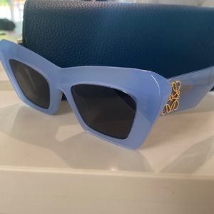 Selling brand new, never been used Loewe sunglasses in blue! Soo gorgeous 🤓